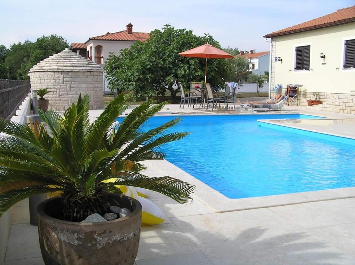 Nice, Cosy Studio Apartment With Shared Outdoor Pool بنجول المظهر الخارجي الصورة