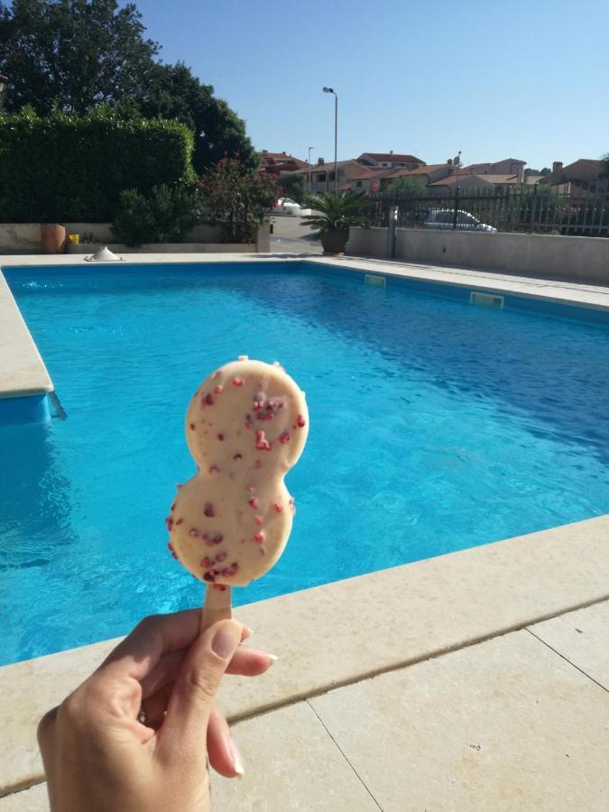 Nice, Cosy Studio Apartment With Shared Outdoor Pool بنجول المظهر الخارجي الصورة