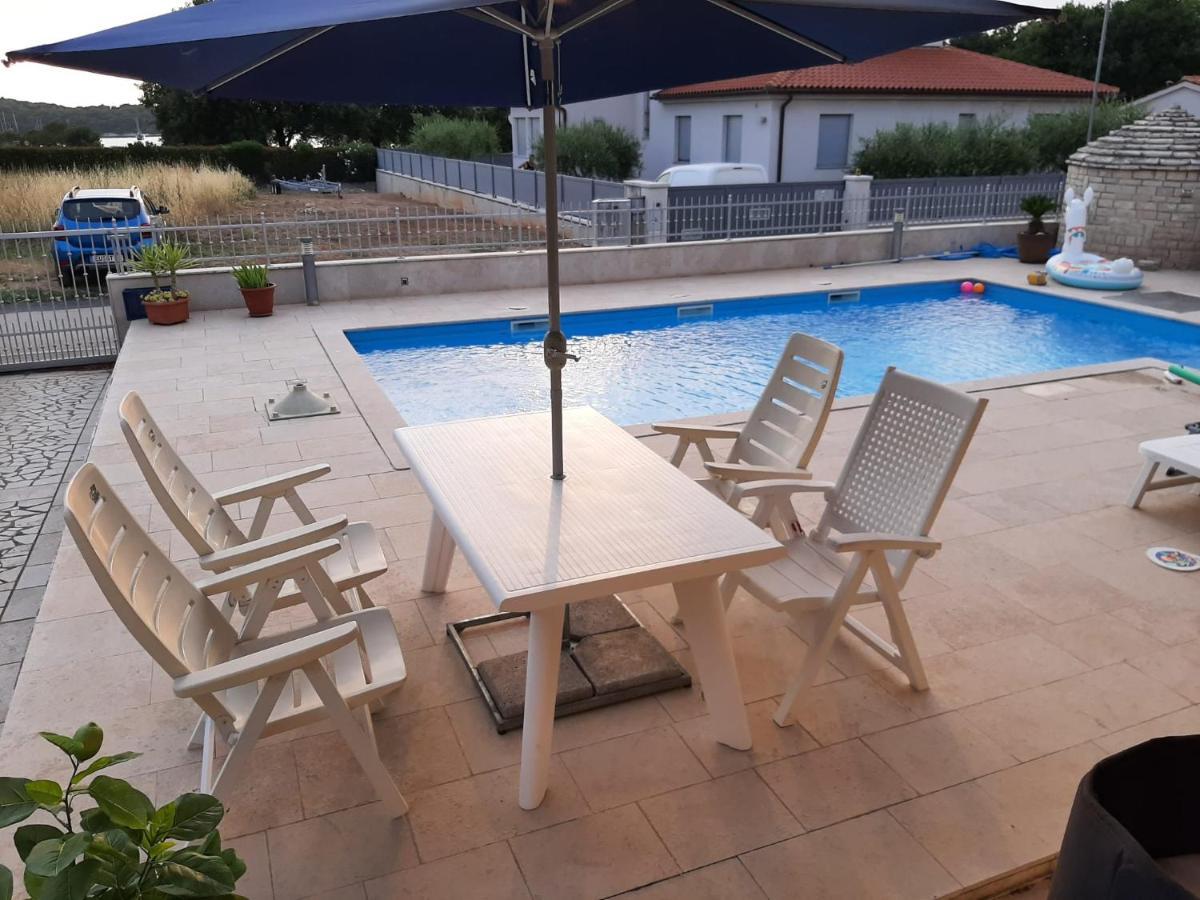 Nice, Cosy Studio Apartment With Shared Outdoor Pool بنجول المظهر الخارجي الصورة