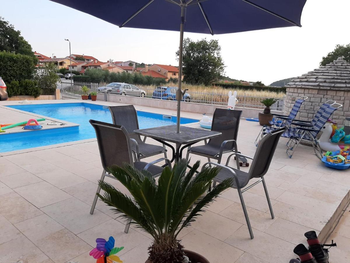 Nice, Cosy Studio Apartment With Shared Outdoor Pool بنجول المظهر الخارجي الصورة